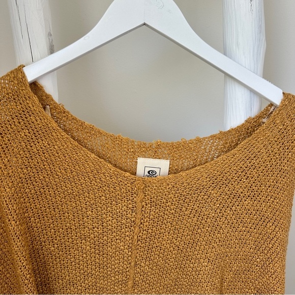 Rip Curl Mustard Crew Neck Sweater with Ribbed Texture Size Small - Picture 4 of 9